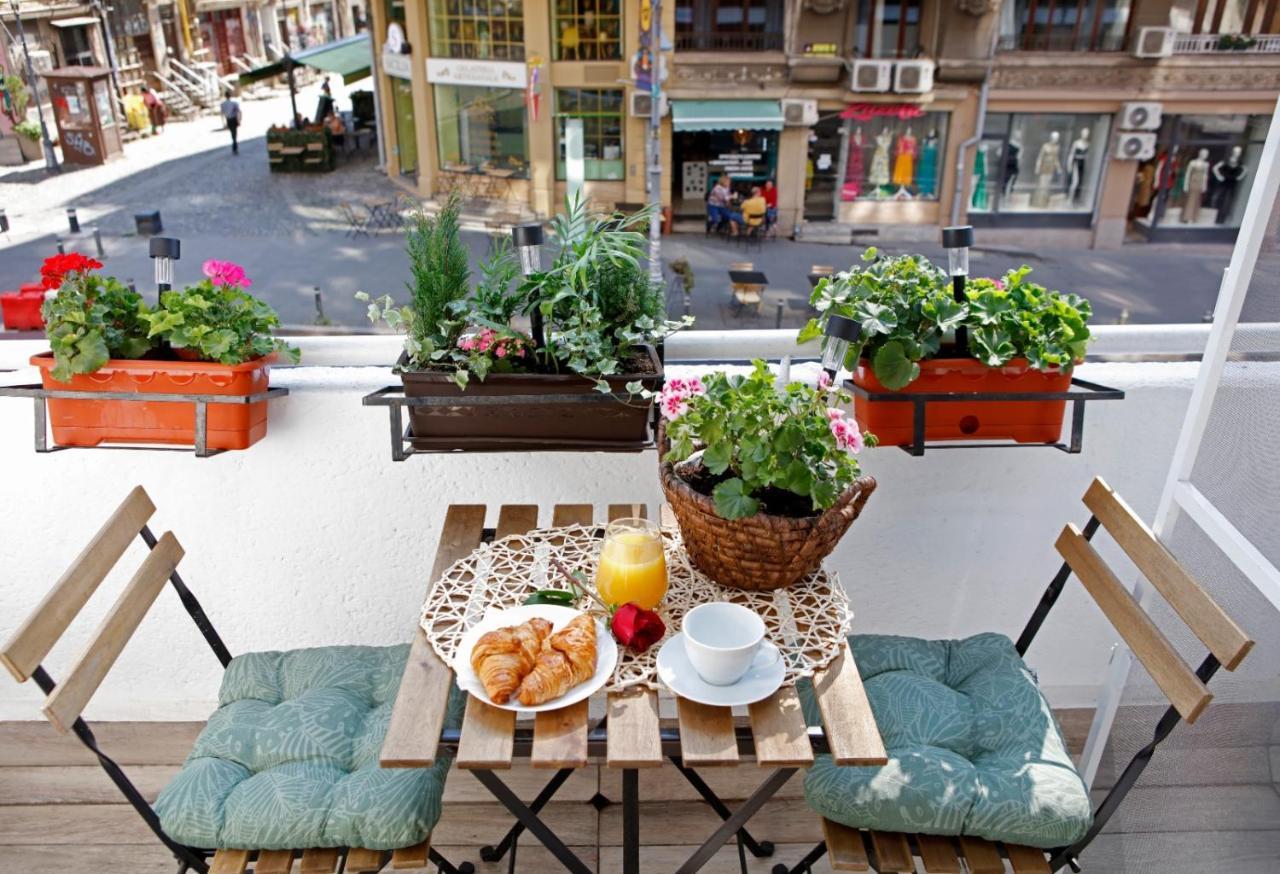 Traditional Romanian Apartments Bukares Bagian luar foto